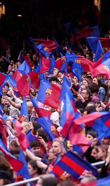 Anomalia Barcelona  Cum își pot permite catalanii să plătească sume importante pe transferuri, având o   datorie foarte mare   