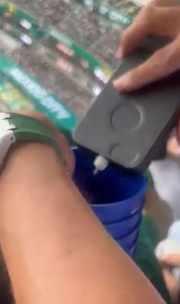 Alcool în „telefon”    Cum a introdus  un suporter tequila pe stadion la meciul de deschidere al CM 2026