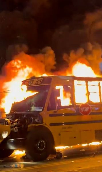 New York, de la extaz la haos    FOTO:  Noaptea de sărbătoare a titlului celor de la Knicks, marcată de   violențe și focuri de armă în Times Square