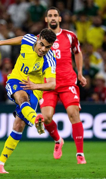 Le-a cerut scuze adversarilor!    FOTO.   Suedezul Ayari,   viitorul adversar al României,  două goluri superbe la debutul la Mondial. De ce i-a părut rău