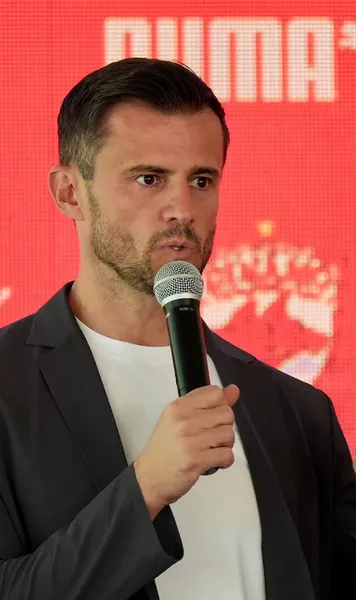 „Antrenorul a avut ultimul cuvânt”   Nicolescu, despre plecarea unuia dintre   liderii lui Dinamo:  „Vrea alt profil. Discutăm cu doi străini”