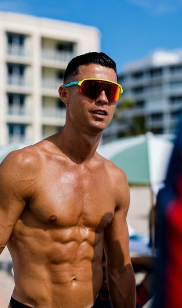 „Nu e Photoshop”    FOTO.  Cristiano Ronaldo și-a uluit colegii portughezi cu   fizicul său de invidiat,  la 41 de ani: „Eu am 26 și nu arăt așa!”