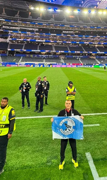 Corvinul, prezentă la Mondial  Cum a ajuns steagul hunedorenilor pe SoFi Stadium, arena de   5,1 miliarde de euro
