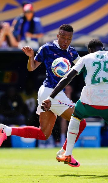 Mbappe e deasupra tuturor    Căpitanul are toate recordurile Franței  după „dubla” de vis la 3-1 cu Senegal. Start de Mondial la înălțime