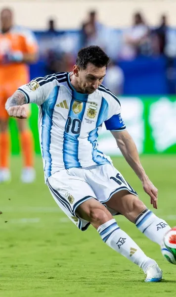 A sosit Regele Messi!    ANALIZĂ.  Starul Argentinei   a dirijat magistral  orchestra pusă în slujba sa de partiturile lui Scaloni. Zece observații