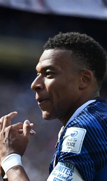 S-a ținut de promisiune    FOTO.  Motivul neașteptat pentru care Mbappe   a „cântat la flaut”  după ce a înscris cu Senegal