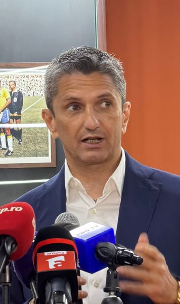„Dacă ai fi prost, aș înțelege”  Răzvan, dezvăluire printre lacrimi despre   Mircea Lucescu.  Ce i-a spus după ce a închis ușa, „ca să n-audă mama”