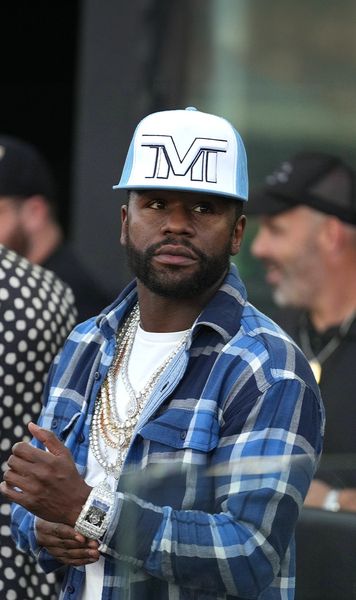 Floyd Mayweather, acuzat de furt   Legendarul boxer riscă până la   20 de ani de închisoare!