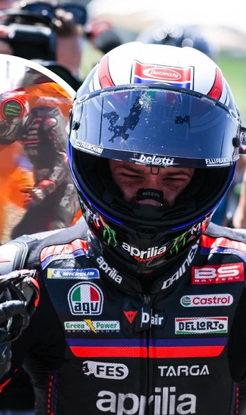 Scandal uriaș în MotoGP    FOTO.  Liderul mondial a fost suspendat după ce   a lovit un oficial de circuit  » Gestul îl poate costa scump în lupta pentru titlu