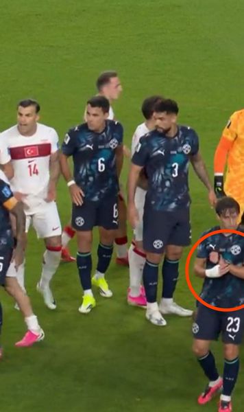 Moment bizar la CM 2026    FOTO.  Eroul Paraguayului, surprins când   „fură” ceasul  arbitrului în meciul cu Turcia!