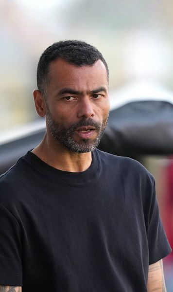 Pe bancă e mai greu  Ajuns antrenor, fostul mare jucător al Angliei se desparte de prima sa echipă   după doar 8 meciuri