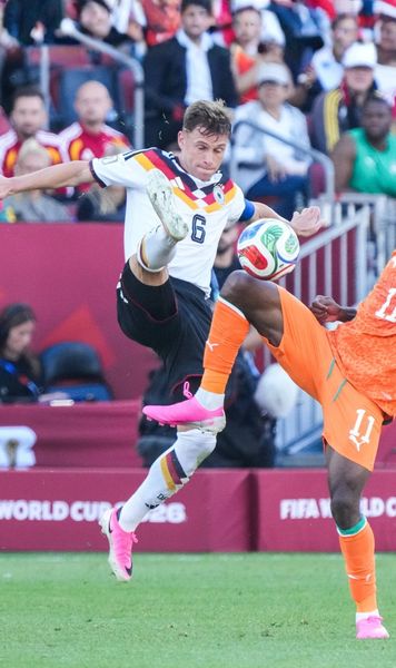 „Stil african, sălbatic”    Comentariul lui Schweinsteiger  asupra ivorienilor la Mondial, considerat discriminator: „Stereotipuri rasiste”