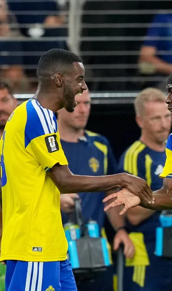 Nu știa că s-a calificat  Momente incredibile pe teren la Japonia - Suedia 1-1. Marcatorul certat de colegi:    „Dormea la ședință!”