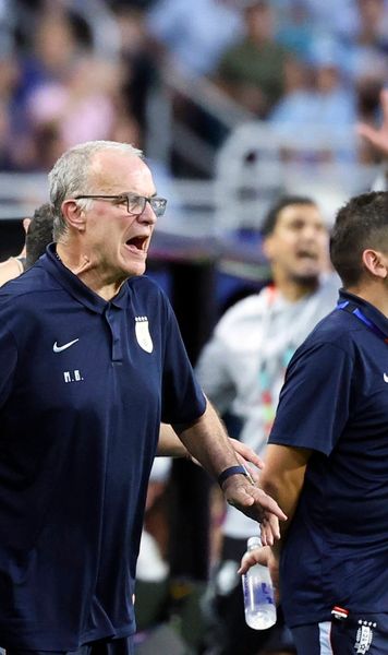Tensiuni înainte de meciul cu Spania!  Jucătorii din Uruguay l-au   băgat în ședință   pe selecționerul Bielsa. Ce i-a iritat pe fotbaliști