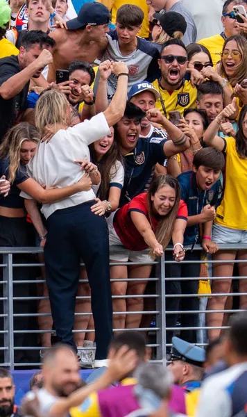 Spider-Man de la CM 2026!    FOTO.  Selecționerul   Ecuadorului  a oferit una dintre imaginile memorabile ale anului. Ce a făcut după ce a învins Germania