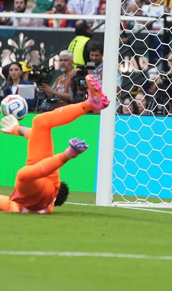 Îngropați de legendă    FOTO.  Uruguay e out de la Mondial!   Muslera, record de gafe  și o scenă incredibilă în vestiar. Ce s-a întâmplat la pauză cu Spania