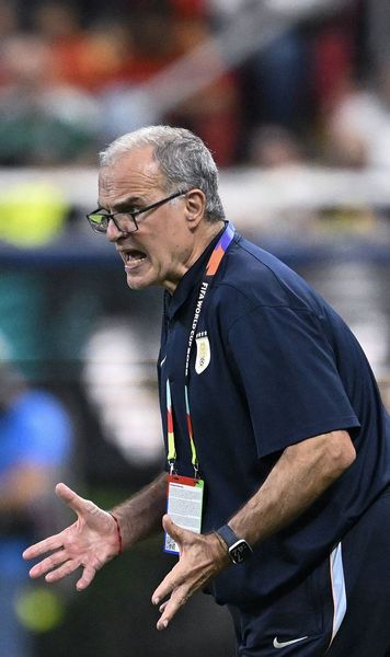 „El Loco” a urlat la ziariști!  FOTO.   Marcelo Bielsa, explozie de furie  după eliminarea Uruguayului. Cum a explicat drama naționalei