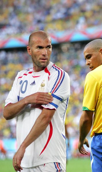 „Mulți jucători plângeau”  L-a dat pe afară din vestiar pe   Zinedine Zidane!  20 de ani mai târziu, Ronaldo a dezvăluit motivul