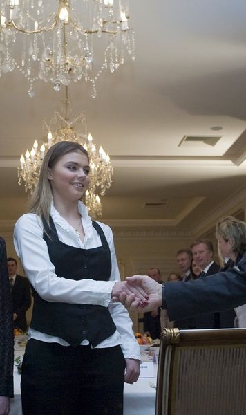 De ce s-ar fi supărat, de fapt, rușii  Motivul ascuns al furiei lor, după ce Emil Boc a interzis imnul și steagul Rusiei la Cluj.   Ar avea legătură cu amanta lui Putin