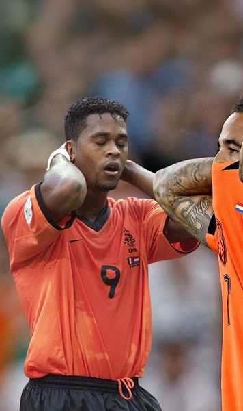 Ghinion repetat după 26 de ani    FOTO.     Justin și Patrick Kluivert  au ratat incredibil de la 11 metri la un turneu final, în același mod!