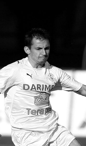 Doliu în fotbalul românesc    Radu Mărginean,  fost jucător la UTA și CFR Cluj, a murit la 43 de ani, după ce a căzut pe scări