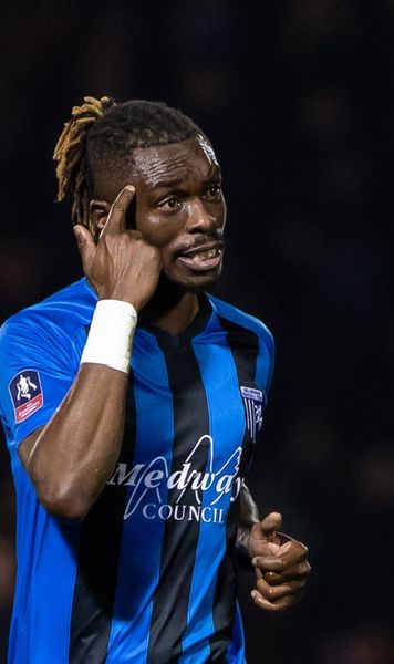 El a construit din umbră RD Congo  Omul care a bătut la uși, a convins familii și a adus acasă fotbaliști care   voiau să joace pentru Anglia.  Acum vor înfrunta Albionul
