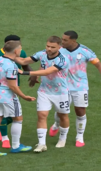 Scandal, apoi remontada uluitoare    FOTO.  Tielemans și Trossard au fost   aproape de bătaie,   apoi au creat golul care a dus meciul cu Senegal în prelungiri