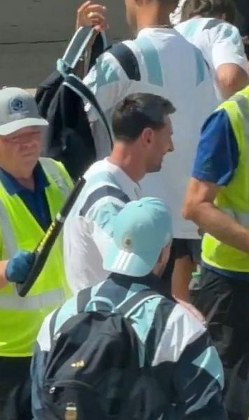 Nici Messi n-a scăpat de control pe aeroport!    FOTO-VIDEO.  Motivul caraghios pentru care căpitanul Argentinei   a râs în hohote