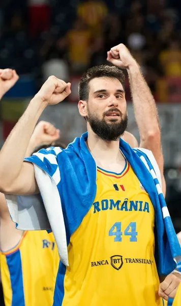 România, victorie imensă     FOTO.  „Tricolorii”   au învins Grecia   în preliminariile Mondialului de baschet
