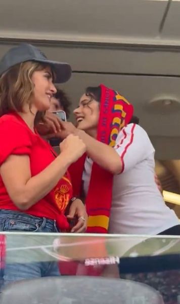 show și &icirc;n tribune  FOTO: Cele trei vedete internaționale care&nbsp;i-au făcut pe regizorii transmisiunii TV de la Spania - Austria să tot revină asupra lor
