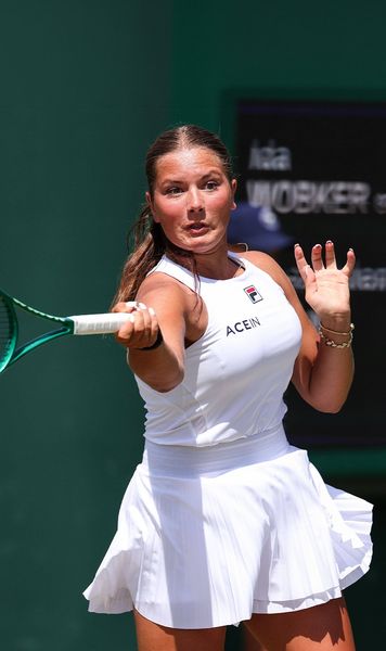 Reacție nervoasă la Wimbledon    VIDEO.  Jucătoare de 15 ani,   descalificată  după ce și-a pierdut cumpătul în meciul cu o româncă