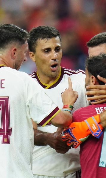 Scandal la Portugalia - Spania    FOTO.  Bernardo Silva   a sărit la gâtul  lui Rodri. Gestul care l-a înfuriat + Reacția spaniolului