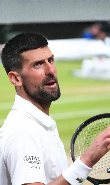 Djokovic, nervos la Wimbledon    FOTO.  Decizia care l-a înfuriat pe sârb: „Sunteți atât de mândri de   regulile voastre,  dar nu respectați niciuna”