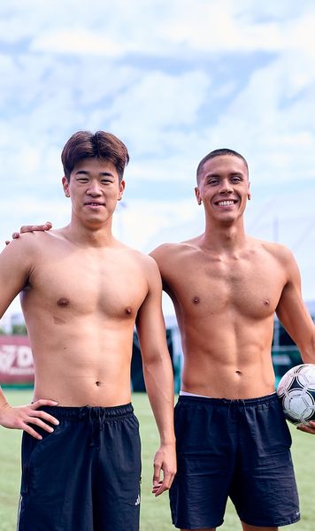 Popovici și Zhanle, ca Messi și Ronaldo    VIDEO+FOTO   Campionul mondial dezvăluie   ce a învățat  după antrenamentul comun: „Aici e foarte bun” + Fotbal între sesiuni