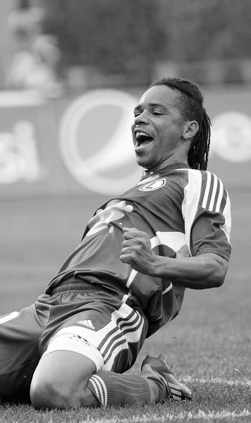 Tragedie în Portugalia  Un fost jucător al echipei Benfica   a murit  într-un accident rutier. Avea 43 de ani