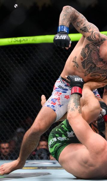 McGregor a rezistat un minut și 9 secunde    FOTO:    Accidentare teribilă  în meciul cu Max Holloway. Ce a încercat irlandezul să facă
