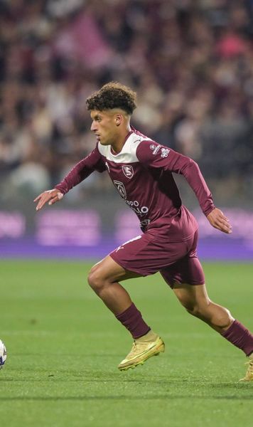 Pe cine vrea Dinamo  „Câinii” negociază transferul unui fotbalist care   a produs 17 goluri  în sezonul precedent