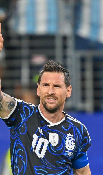 Argentina a primit ce a vrut de la FIFA  Superstiție sau alegere simbolică? Cum a ajuns un tricou improvizat să devină   talismanul fotbalului argentinian