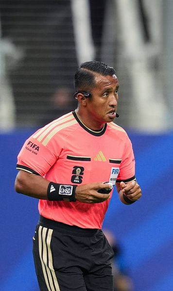 Arbitrul a comis-o 😅     FOTO.  Gafa de la   Franța - Spania.  Fanii nu l-au iertat