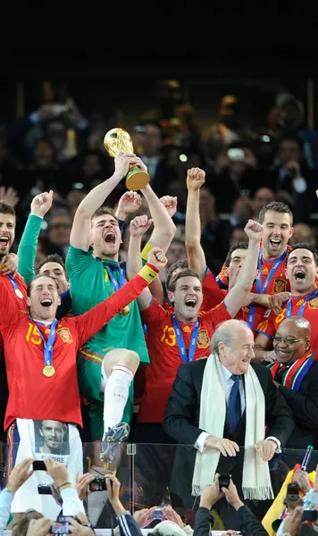 Explicația Spaniei mondiale    La Roja poate repeta traseul campioanei lumii  din 2010. Ce seamănă în start, în joc, în apărare, în rezultate!