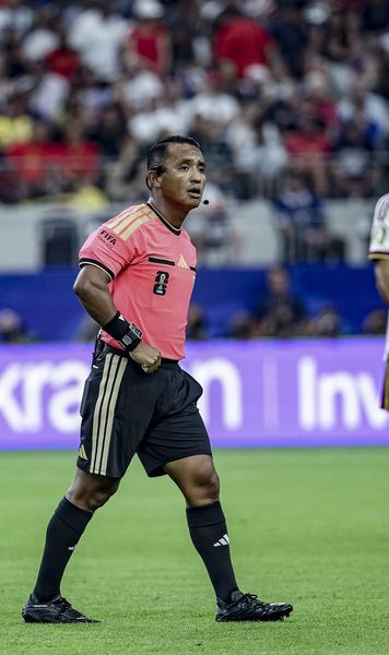 Cine este Ivan Barton  Arbitrul criticat de Deschamps după semifinala Franța - Spania e adeptul unui   principiu care amintește de Mircea Lucescu