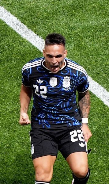 De ce va juca Argentina finala CM    Secretele campionilor în fața Angliei:  schimbările lui Scaloni, filosofia „Nu cedăm niciodată” și Messi