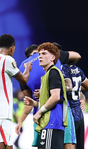 S-a aflat ce l-ar fi enervat pe Bellingham    FOTO.  Motivul pentru care englezul   a pălmuit   un jucător argentinian după fluierul de final