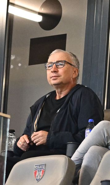 Dan Petrescu, apariție - surpriză     FOTO  Antrenorul a asistat la    primele meciuri  al noului sezon de Liga 1: „Mi-e dor să revin pe bancă”
