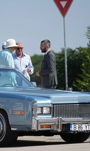 Ion Țiriac, apariție vintage    FOTO:  A făcut senzație la inaugurarea Sălii „Nadia Comăneci”:   a venit cu un Cadillac din anul notei de 10 perfecte!  Valoarea mașinii