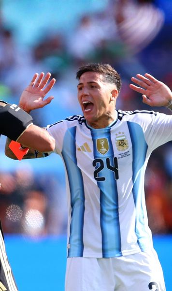 Agresivitatea, pedepsită!    FOTO.  Argentina, în inferioritate în finala Mondialului. Faultul pentru care   Fernandez a fost eliminat în minutul 90+3