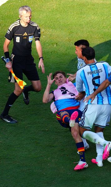 Bătaie după finala CM 2026!    FOTO.  Imagini șocante pe gazon.   Paredes a fost eliminat după meci!  Argentinienii n-au suportat umilința