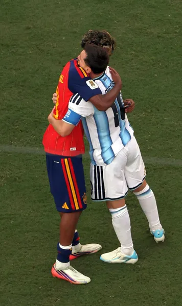 Messi, idolul Spaniei    FOTO și VIDEO:  Cele mai frumoase imagini ale finalei CM 2026.   Internaționalii iberici au mers să-l consoleze pe căpitanul Argentinei