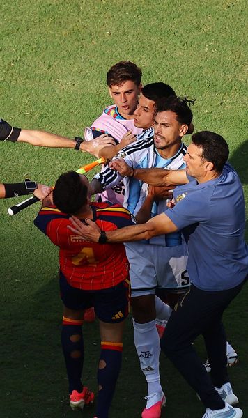 FIFA deschide o anchetă  Forul internațional va analiza   bătaia de la finala   Spania - Argentina