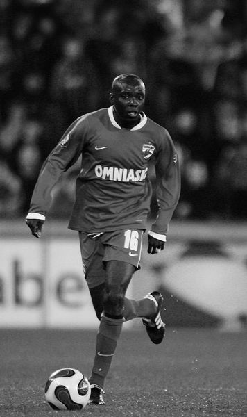 Doliu la Dinamo    A murit George Blay, la doar 45 de ani  » Fostul fundaș a câștigat titlul cu alb-roșiii în 2007